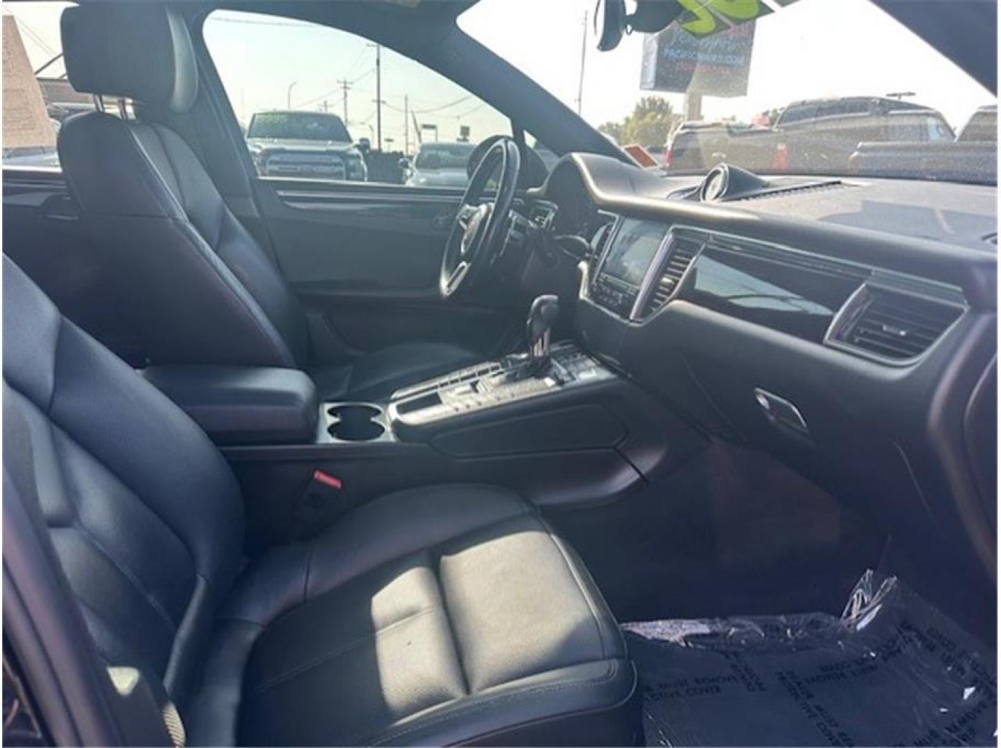 2017 Black /No Color Porsche Macan (WP1AB2A56HL) with an V6, Twin Turbo, 3.0 Liter engine, Auto, 7-Spd PDK Dbl-Cltch transmission, located at 607 W Columbia Drive, Kennewick, WA, 99336, (509) 987-1069, 46.216743, -119.126404 - Photo#12