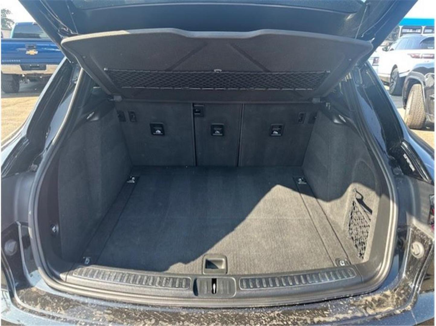 2017 Black /No Color Porsche Macan (WP1AB2A56HL) with an V6, Twin Turbo, 3.0 Liter engine, Auto, 7-Spd PDK Dbl-Cltch transmission, located at 607 W Columbia Drive, Kennewick, WA, 99336, (509) 987-1069, 46.216743, -119.126404 - Photo#16