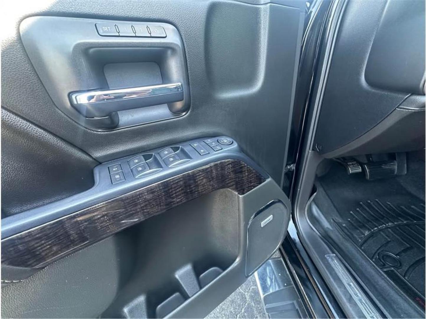 2016 Black /No Color GMC Sierra 1500 Crew Cab (3GTU2PEC0GG) with an V8, EcoTec3, 5.3 Liter engine, Auto, 8-Spd Overdrive transmission, located at 607 W Columbia Drive, Kennewick, WA, 99336, (509) 987-1069, 46.216743, -119.126404 - Photo#7