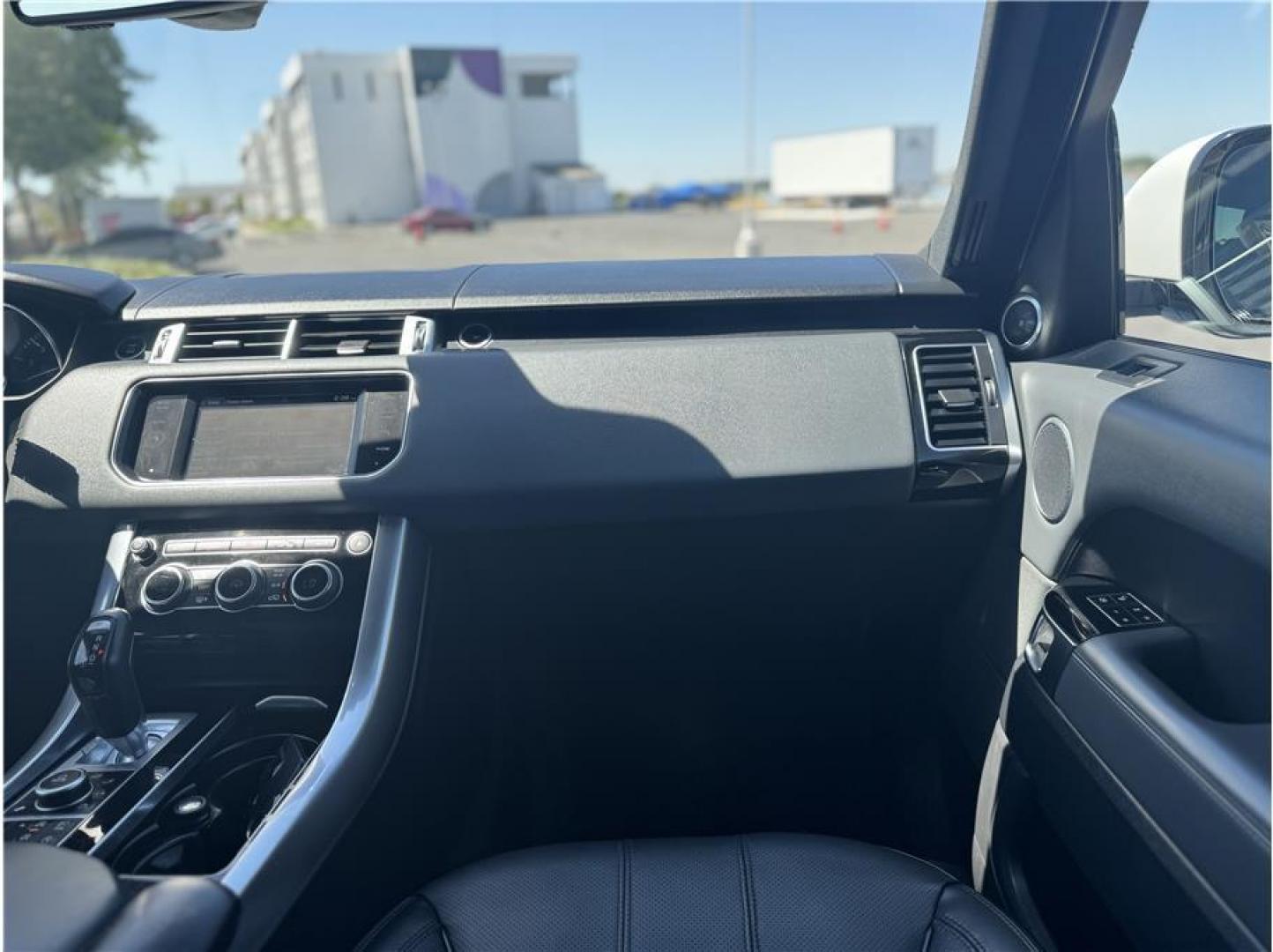 2015 White /No Color Land Rover Range Rover Sport (SALWR2VF6FA) with an V6, Supercharged, 3.0L engine, Auto, 8-Spd CmdShft transmission, located at 607 W Columbia Drive, Kennewick, WA, 99336, (509) 987-1069, 46.216743, -119.126404 - Photo#6