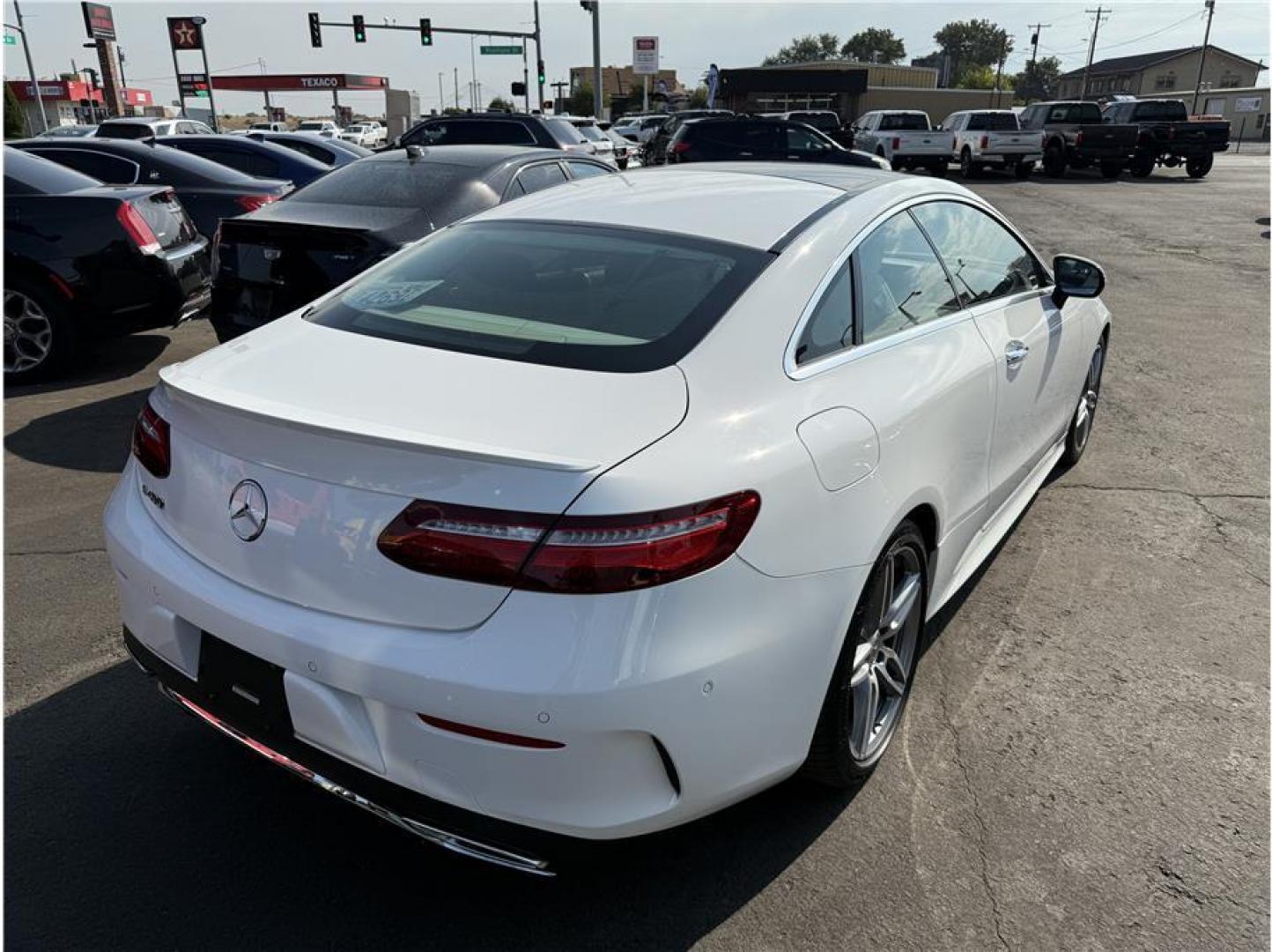 2018 White /No Color Mercedes-Benz E-Class (WDD1J6FB9JF) with an V6, Twin Turbo, 3.0 Liter engine, Auto, 9-Spd 9G-Tronic transmission, located at 607 W Columbia Drive, Kennewick, WA, 99336, (509) 987-1069, 46.216743, -119.126404 - Photo#4
