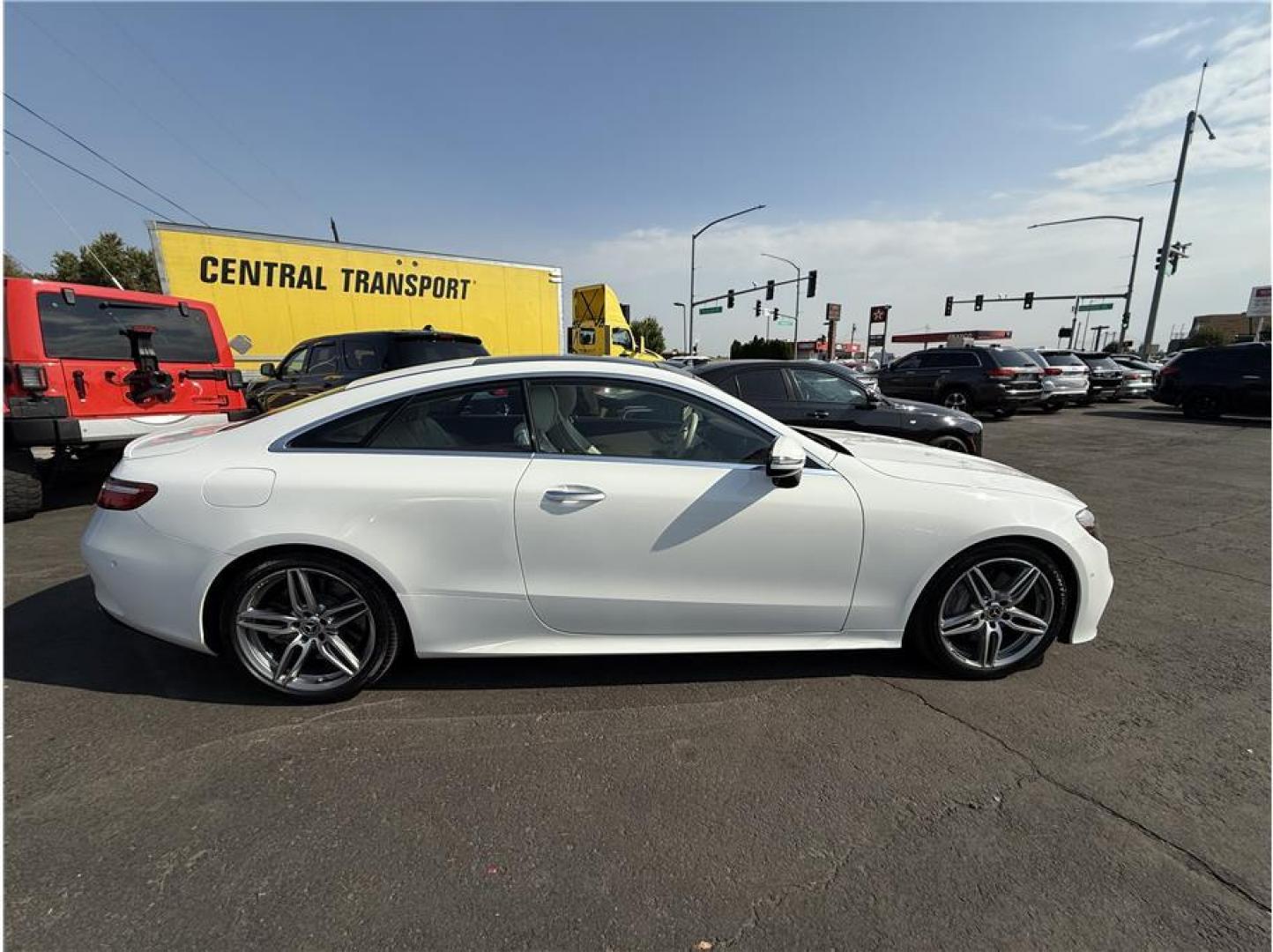 2018 White /No Color Mercedes-Benz E-Class (WDD1J6FB9JF) with an V6, Twin Turbo, 3.0 Liter engine, Auto, 9-Spd 9G-Tronic transmission, located at 607 W Columbia Drive, Kennewick, WA, 99336, (509) 987-1069, 46.216743, -119.126404 - Photo#5