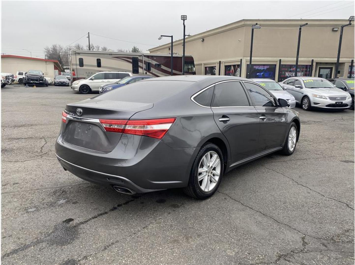 2013 Gray /No Color Toyota Avalon (4T1BK1EB9DU) with an V6, 3.5 Liter engine, Auto, 6-Spd Seq Shft transmission, located at 607 W Columbia Drive, Kennewick, WA, 99336, (509) 987-1069, 46.216743, -119.126404 - Photo#4