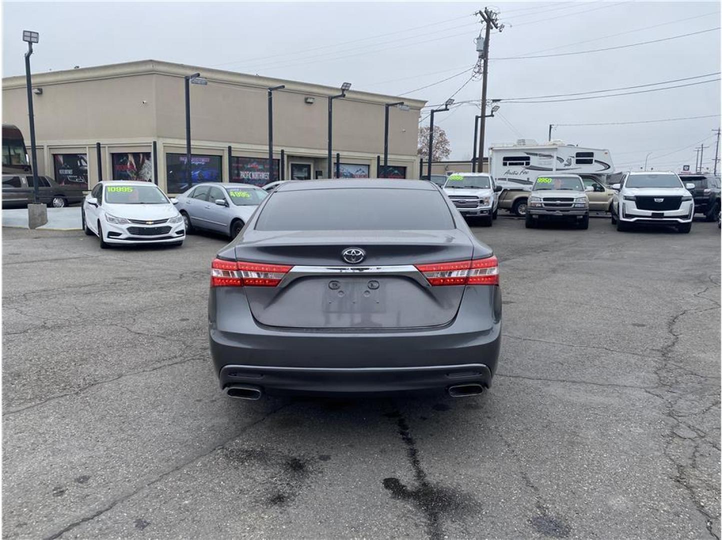 2013 Gray /No Color Toyota Avalon (4T1BK1EB9DU) with an V6, 3.5 Liter engine, Auto, 6-Spd Seq Shft transmission, located at 607 W Columbia Drive, Kennewick, WA, 99336, (509) 987-1069, 46.216743, -119.126404 - Photo#5