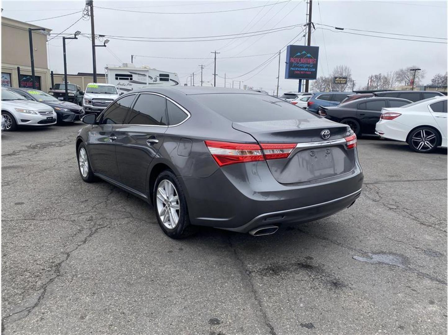 2013 Gray /No Color Toyota Avalon (4T1BK1EB9DU) with an V6, 3.5 Liter engine, Auto, 6-Spd Seq Shft transmission, located at 607 W Columbia Drive, Kennewick, WA, 99336, (509) 987-1069, 46.216743, -119.126404 - Photo#6