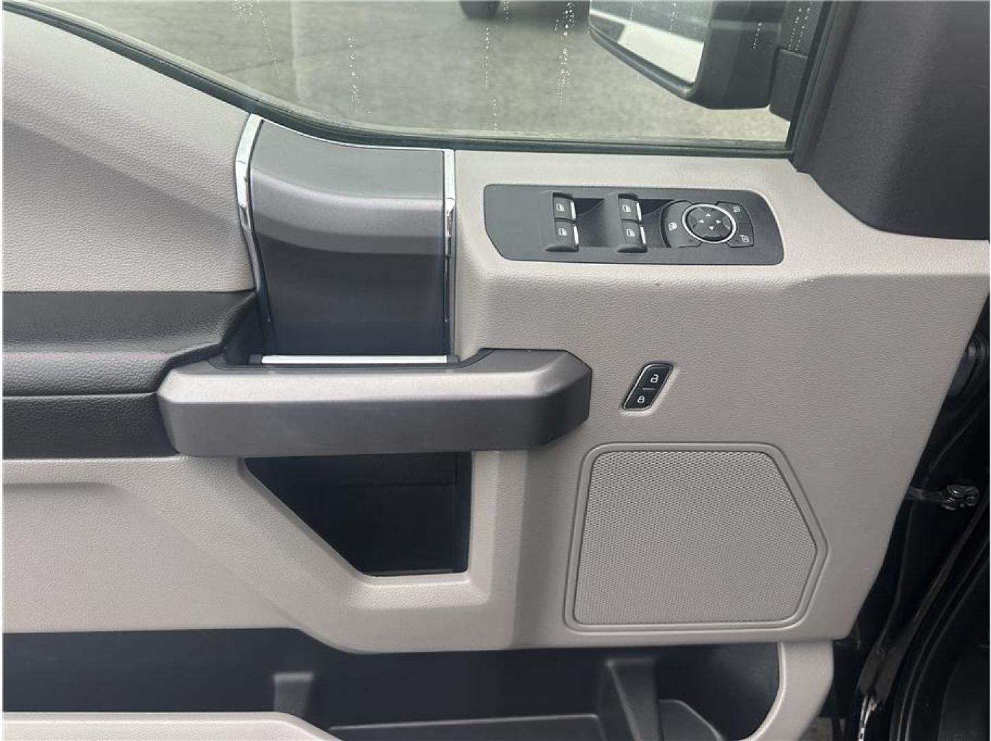 2019 Black /No Color Ford F150 SuperCrew Cab (1FTEW1E42KF) with an V6, EcoBoost, Twin Turbo, 3.5 Liter engine, Automatic, 6-Spd w/SelectShift transmission, located at 607 W Columbia Drive, Kennewick, WA, 99336, (509) 987-1069, 46.216743, -119.126404 - Photo#9