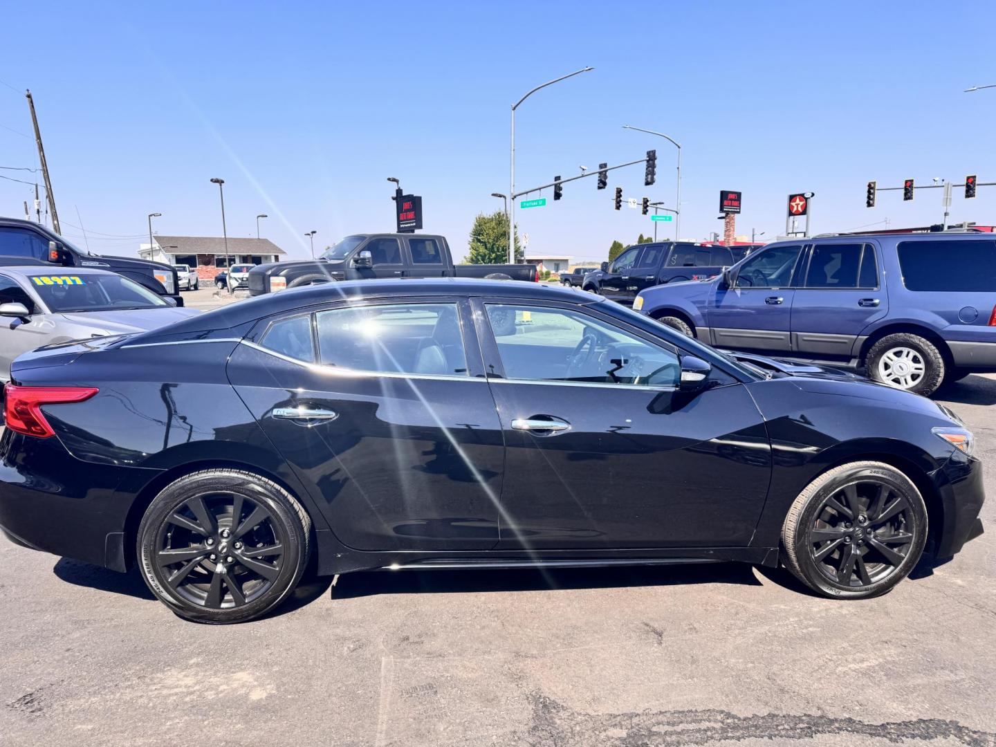 2018 Black /No Color Nissan Maxima (1N4AA6AP1JC) with an V6, 3.5 Liter engine, Auto, Xtronic CVT transmission, located at 607 W Columbia Drive, Kennewick, WA, 99336, (509) 987-1069, 46.216743, -119.126404 - Photo#5