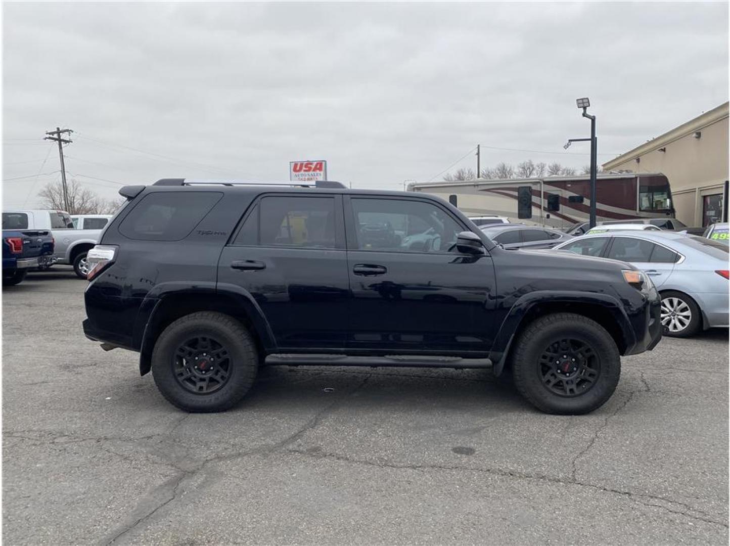 2015 Black /No Color Toyota 4Runner (JTEBU5JR5F5) with an V6, 4.0 Liter engine, Auto, 5-Spd SeqShft transmission, located at 607 W Columbia Drive, Kennewick, WA, 99336, (509) 987-1069, 46.216743, -119.126404 - Photo#3