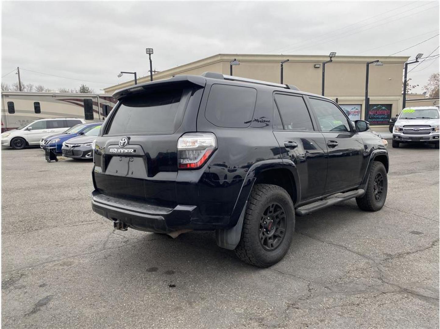 2015 Black /No Color Toyota 4Runner (JTEBU5JR5F5) with an V6, 4.0 Liter engine, Auto, 5-Spd SeqShft transmission, located at 607 W Columbia Drive, Kennewick, WA, 99336, (509) 987-1069, 46.216743, -119.126404 - Photo#4