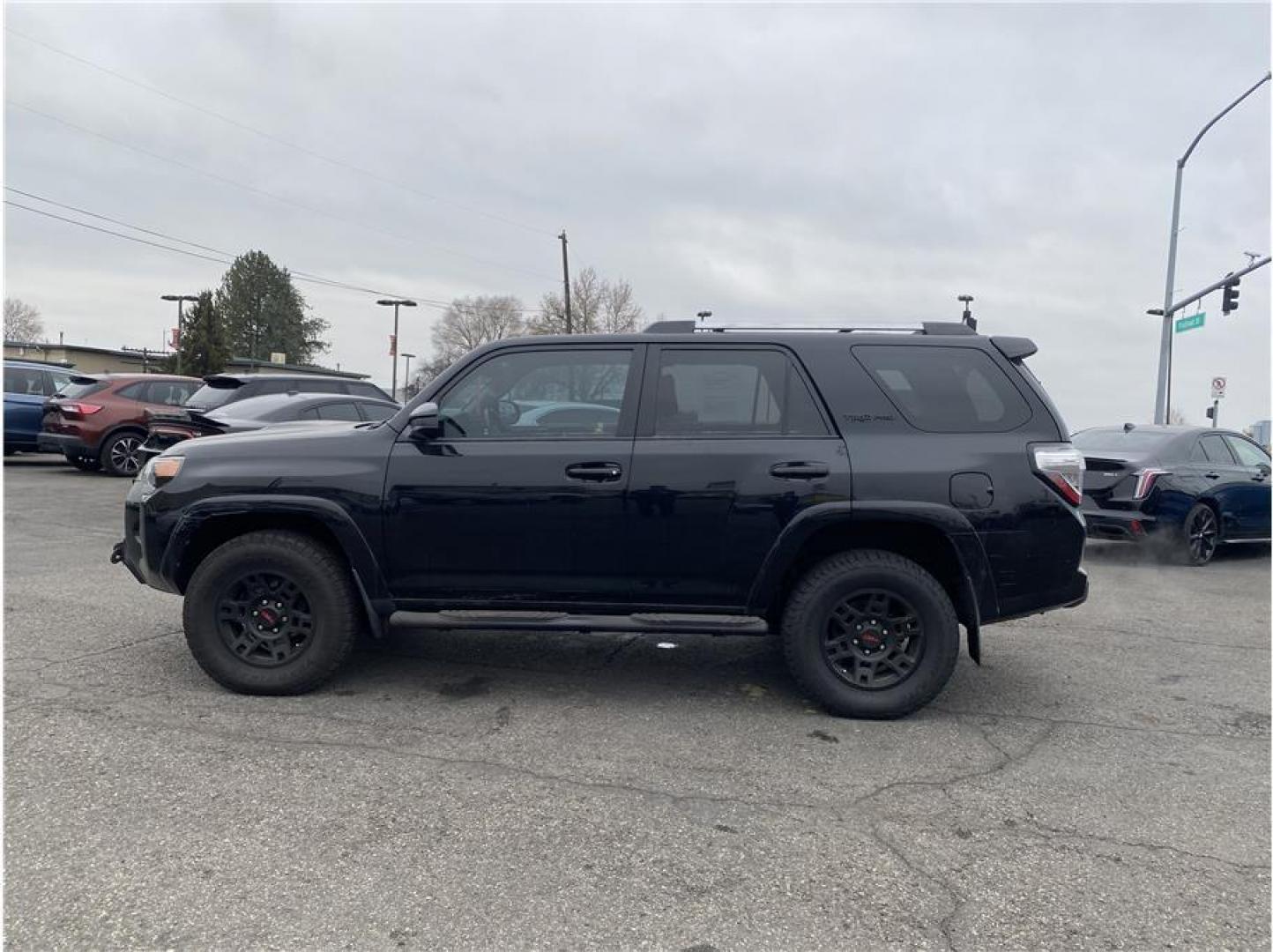 2015 Black /No Color Toyota 4Runner (JTEBU5JR5F5) with an V6, 4.0 Liter engine, Auto, 5-Spd SeqShft transmission, located at 607 W Columbia Drive, Kennewick, WA, 99336, (509) 987-1069, 46.216743, -119.126404 - Photo#8