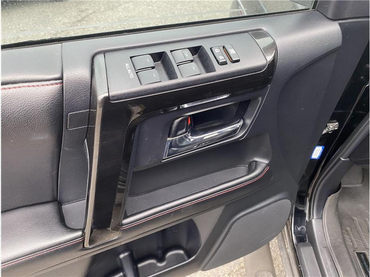 2015 Black /No Color Toyota 4Runner (JTEBU5JR5F5) with an V6, 4.0 Liter engine, Auto, 5-Spd SeqShft transmission, located at 607 W Columbia Drive, Kennewick, WA, 99336, (509) 987-1069, 46.216743, -119.126404 - Photo#10