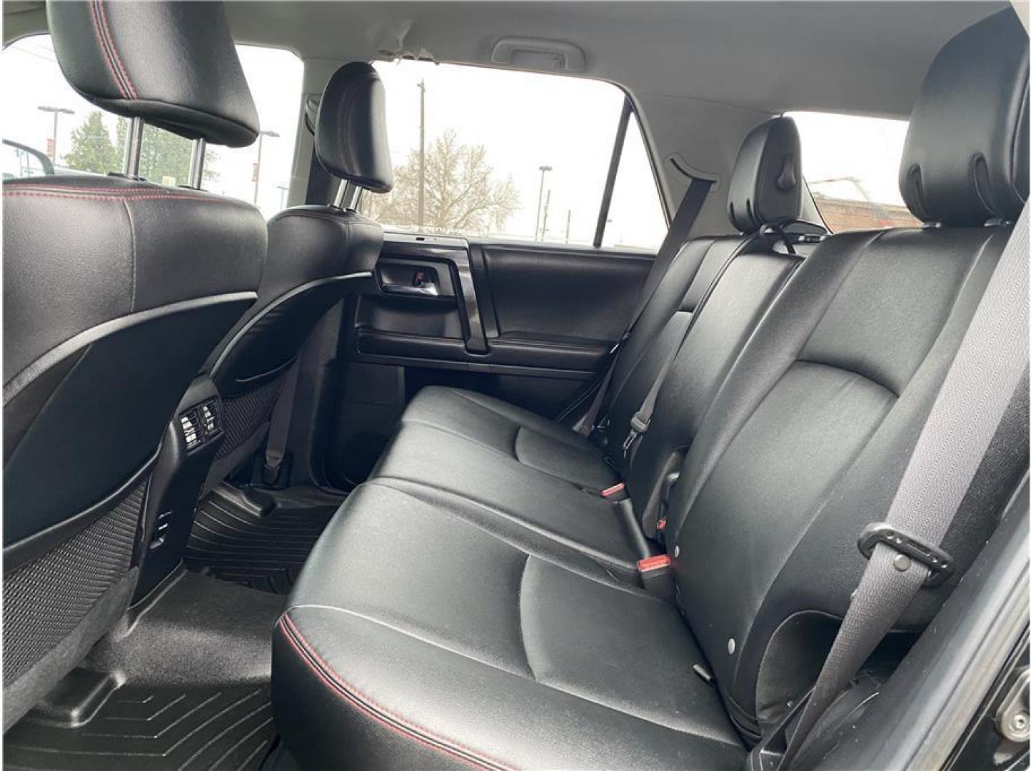 2015 Black /No Color Toyota 4Runner (JTEBU5JR5F5) with an V6, 4.0 Liter engine, Auto, 5-Spd SeqShft transmission, located at 607 W Columbia Drive, Kennewick, WA, 99336, (509) 987-1069, 46.216743, -119.126404 - Photo#19