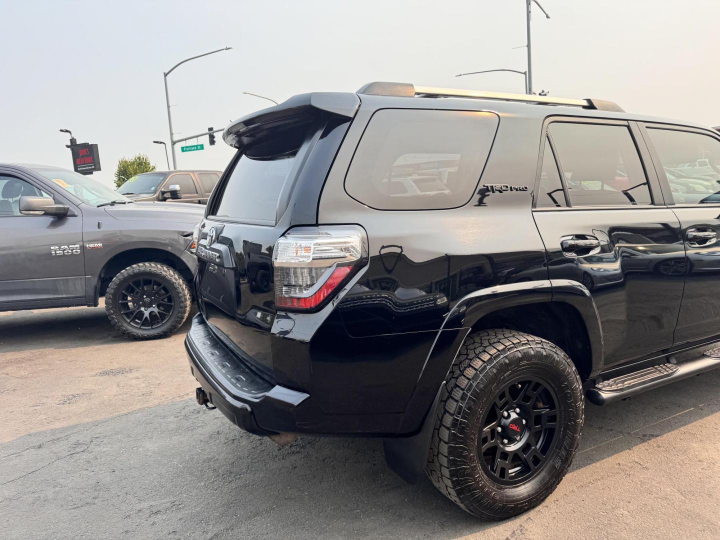 2015 Black /No Color Toyota 4Runner (JTEBU5JR5F5) with an V6, 4.0 Liter engine, Auto, 5-Spd SeqShft transmission, located at 607 W Columbia Drive, Kennewick, WA, 99336, (509) 987-1069, 46.216743, -119.126404 - Photo#4
