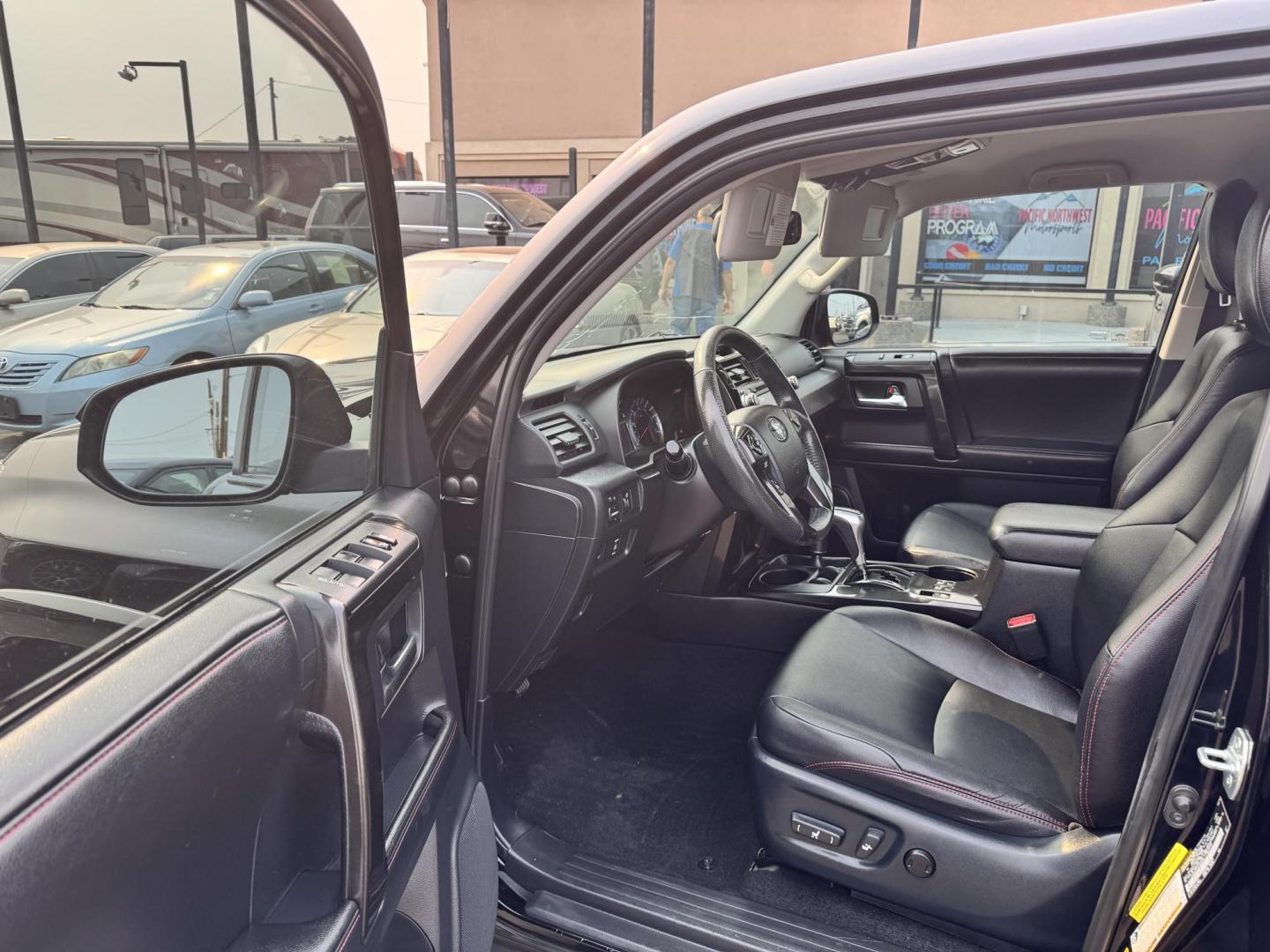 2015 Black /No Color Toyota 4Runner (JTEBU5JR5F5) with an V6, 4.0 Liter engine, Auto, 5-Spd SeqShft transmission, located at 607 W Columbia Drive, Kennewick, WA, 99336, (509) 987-1069, 46.216743, -119.126404 - Photo#8