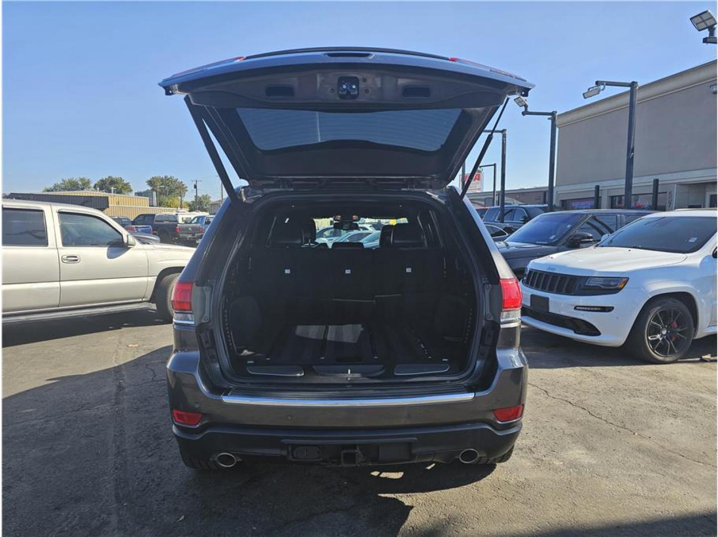 2016 Gray /No Color Jeep Grand Cherokee (1C4RJEBM6GC) with an V6, EcoDiesel, 3.0T engine, Automatic, 8-Spd transmission, located at 607 W Columbia Drive, Kennewick, WA, 99336, (509) 987-1069, 46.216743, -119.126404 - Photo#4