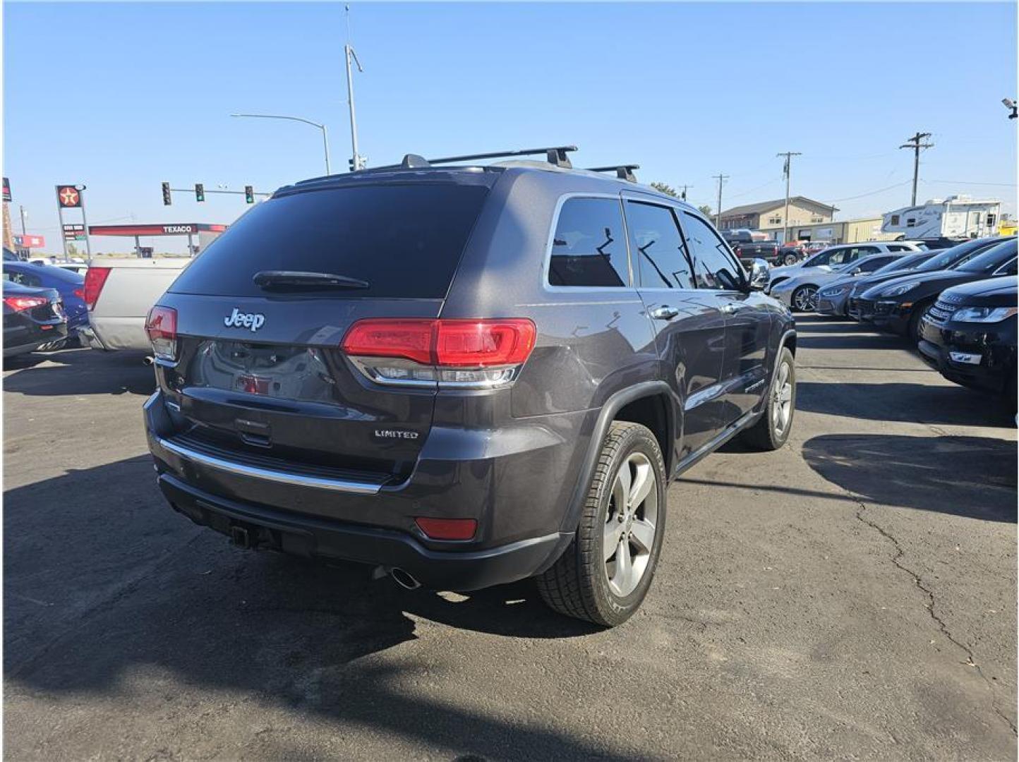 2016 Gray /No Color Jeep Grand Cherokee (1C4RJEBM6GC) with an V6, EcoDiesel, 3.0T engine, Automatic, 8-Spd transmission, located at 607 W Columbia Drive, Kennewick, WA, 99336, (509) 987-1069, 46.216743, -119.126404 - Photo#5