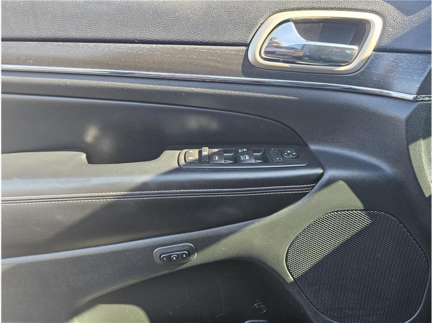 2016 Gray /No Color Jeep Grand Cherokee (1C4RJEBM6GC) with an V6, EcoDiesel, 3.0T engine, Automatic, 8-Spd transmission, located at 607 W Columbia Drive, Kennewick, WA, 99336, (509) 987-1069, 46.216743, -119.126404 - Photo#9