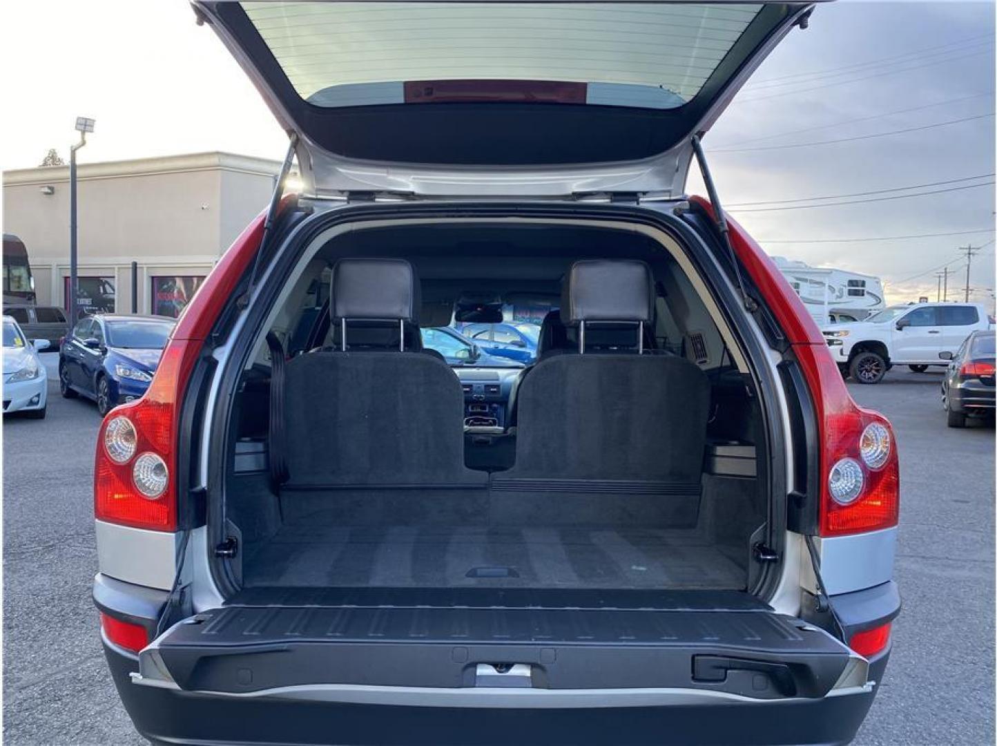 2006 Silver /No Color Volvo XC90 (YV4CZ852361) with an V8, 4.4 Liter engine, Automatic transmission, located at 607 W Columbia Drive, Kennewick, WA, 99336, (509) 987-1069, 46.216743, -119.126404 - Photo#6