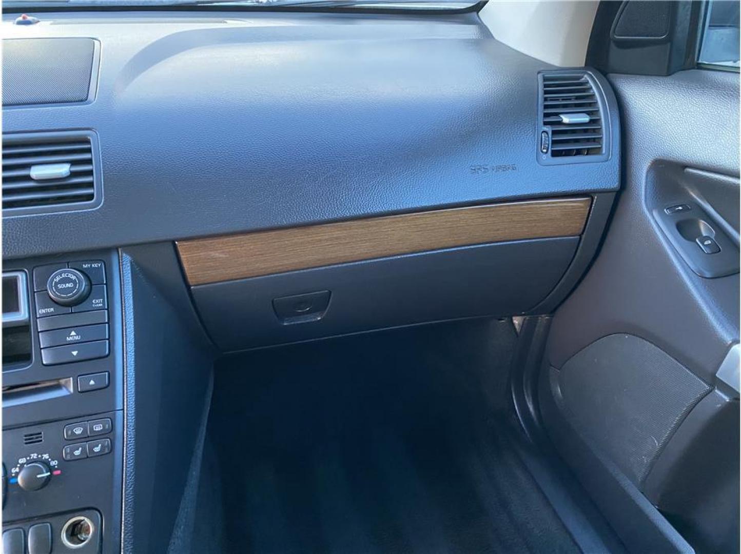 2006 Silver /No Color Volvo XC90 (YV4CZ852361) with an V8, 4.4 Liter engine, Automatic transmission, located at 607 W Columbia Drive, Kennewick, WA, 99336, (509) 987-1069, 46.216743, -119.126404 - Photo#15