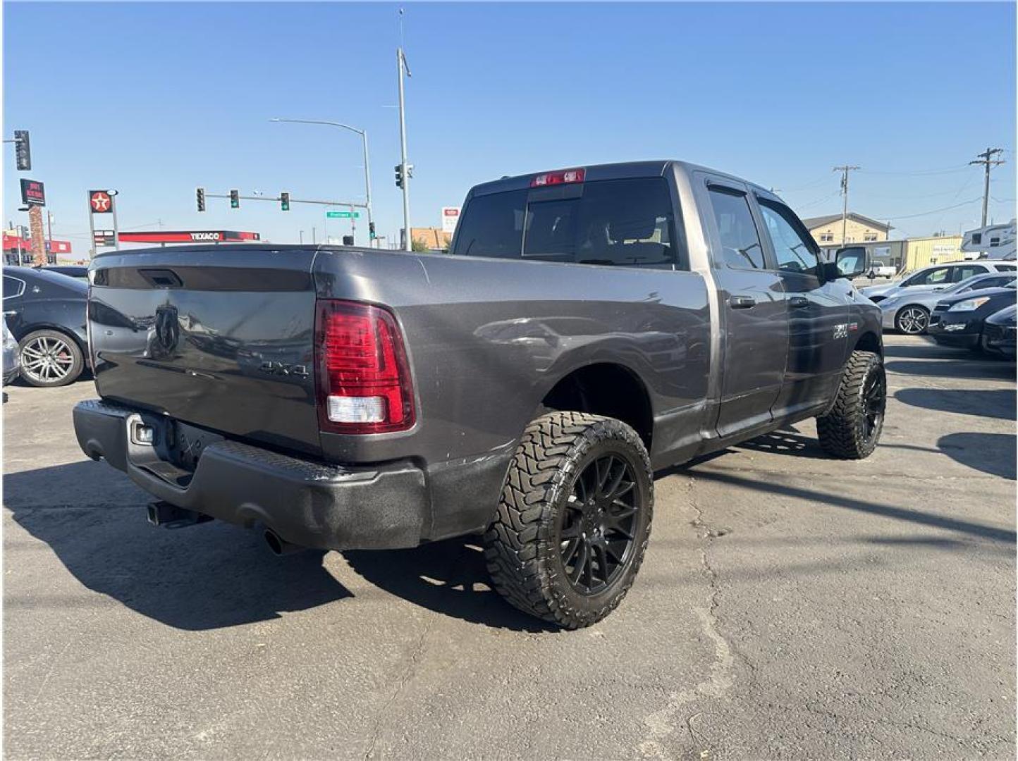 2014 Gray /No Color Ram 1500 Quad Cab (1C6RR7HT9ES) with an V8, HEMI, 5.7 Liter engine, Automatic, 8-Spd transmission, located at 607 W Columbia Drive, Kennewick, WA, 99336, (509) 987-1069, 46.216743, -119.126404 - Photo#5