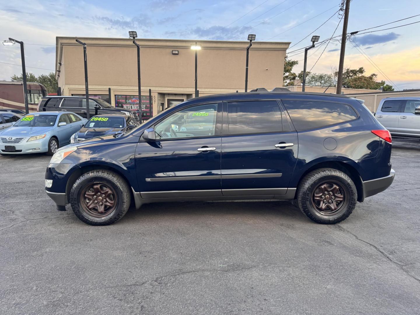 2010 Blue /No Color Chevrolet Traverse (1GNLVEED7AS) with an V6, 3.6 Liter engine, Automatic, 6-Spd w/Overdrive and Shift Control transmission, located at 607 W Columbia Drive, Kennewick, WA, 99336, (509) 987-1069, 46.216743, -119.126404 - Photo#1