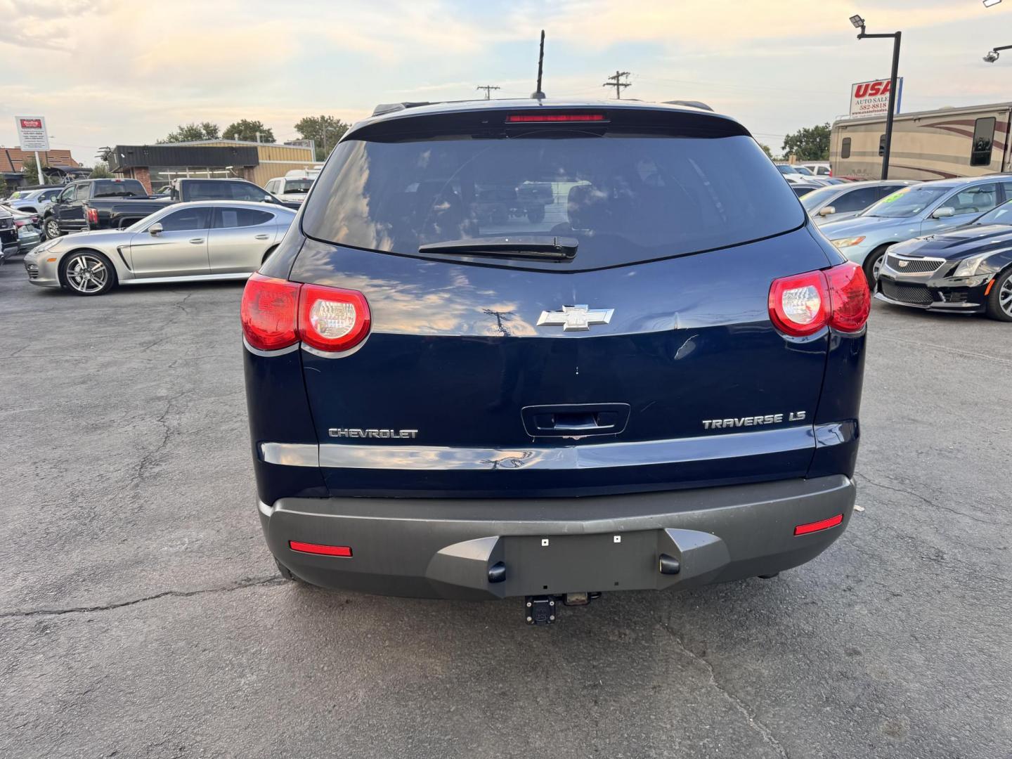 2010 Blue /No Color Chevrolet Traverse (1GNLVEED7AS) with an V6, 3.6 Liter engine, Automatic, 6-Spd w/Overdrive and Shift Control transmission, located at 607 W Columbia Drive, Kennewick, WA, 99336, (509) 987-1069, 46.216743, -119.126404 - Photo#3