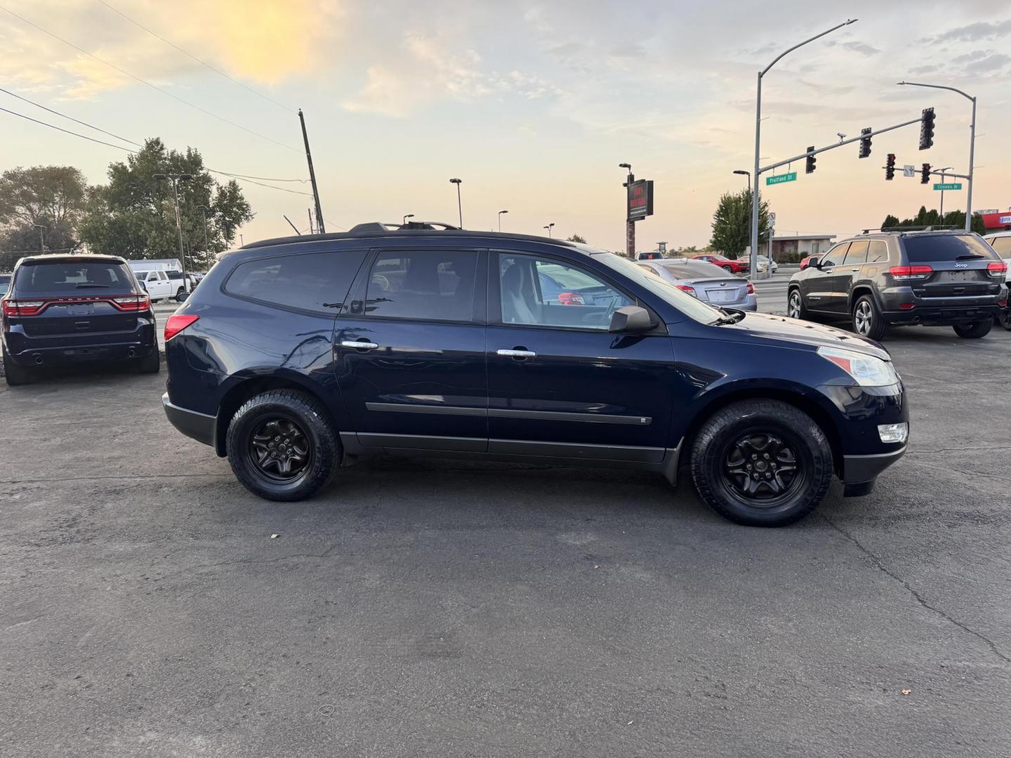 2010 Blue /No Color Chevrolet Traverse (1GNLVEED7AS) with an V6, 3.6 Liter engine, Automatic, 6-Spd w/Overdrive and Shift Control transmission, located at 607 W Columbia Drive, Kennewick, WA, 99336, (509) 987-1069, 46.216743, -119.126404 - Photo#6