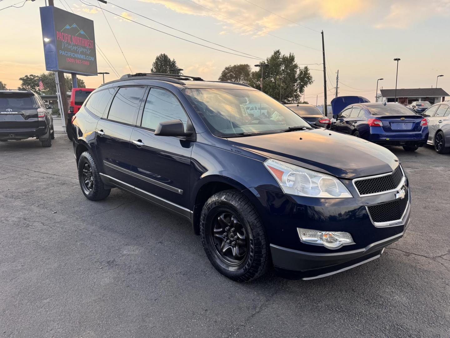2010 Blue /No Color Chevrolet Traverse (1GNLVEED7AS) with an V6, 3.6 Liter engine, Automatic, 6-Spd w/Overdrive and Shift Control transmission, located at 607 W Columbia Drive, Kennewick, WA, 99336, (509) 987-1069, 46.216743, -119.126404 - Photo#7