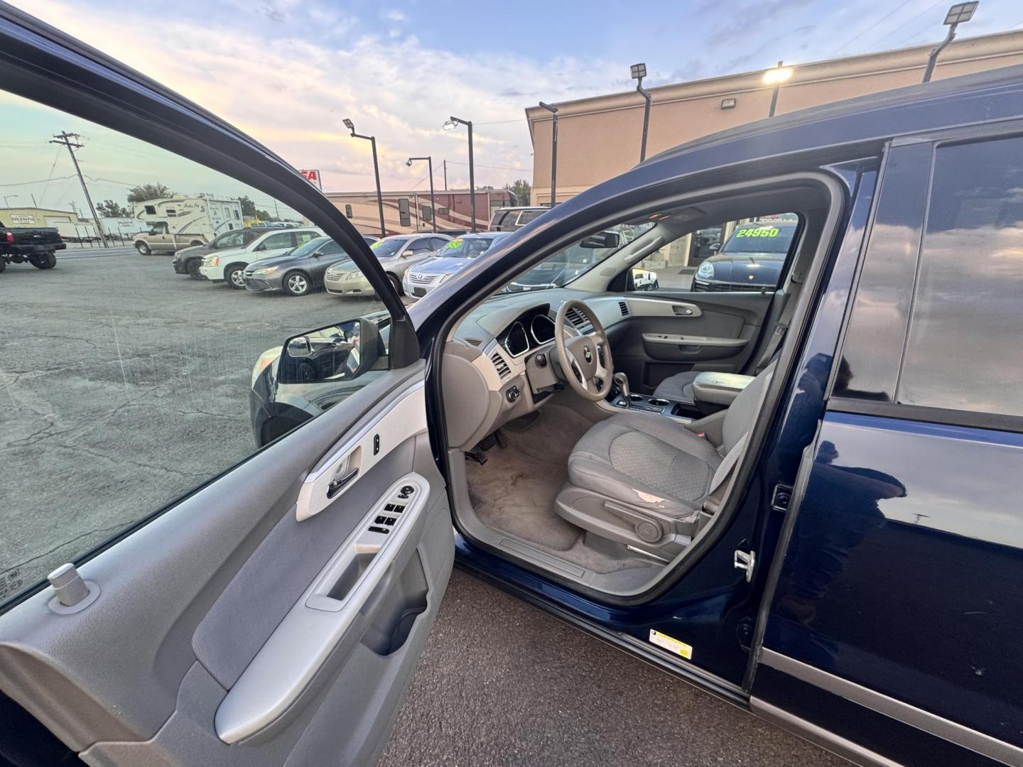 2010 Blue /No Color Chevrolet Traverse (1GNLVEED7AS) with an V6, 3.6 Liter engine, Automatic, 6-Spd w/Overdrive and Shift Control transmission, located at 607 W Columbia Drive, Kennewick, WA, 99336, (509) 987-1069, 46.216743, -119.126404 - Photo#10