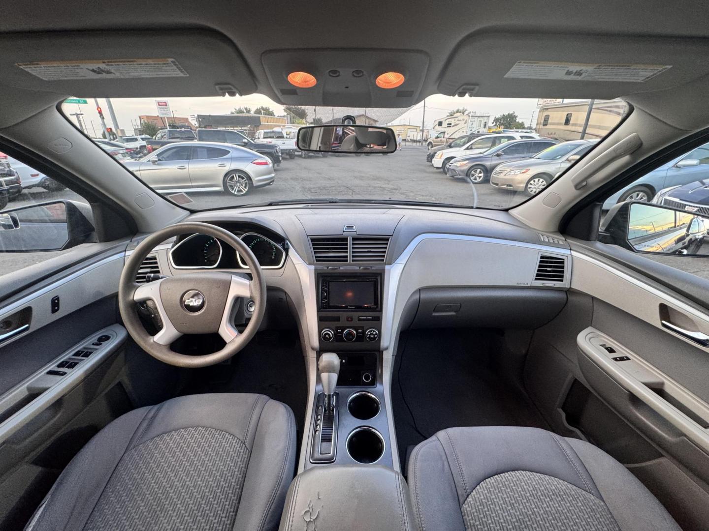 2010 Blue /No Color Chevrolet Traverse (1GNLVEED7AS) with an V6, 3.6 Liter engine, Automatic, 6-Spd w/Overdrive and Shift Control transmission, located at 607 W Columbia Drive, Kennewick, WA, 99336, (509) 987-1069, 46.216743, -119.126404 - Photo#11