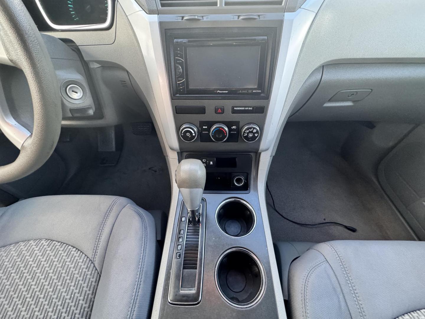 2010 Blue /No Color Chevrolet Traverse (1GNLVEED7AS) with an V6, 3.6 Liter engine, Automatic, 6-Spd w/Overdrive and Shift Control transmission, located at 607 W Columbia Drive, Kennewick, WA, 99336, (509) 987-1069, 46.216743, -119.126404 - Photo#12