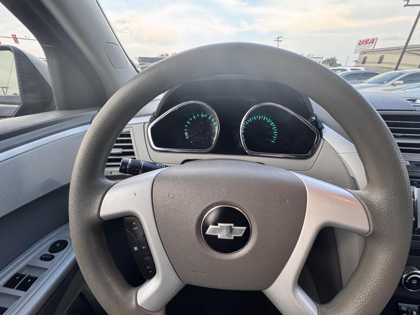 2010 Blue /No Color Chevrolet Traverse (1GNLVEED7AS) with an V6, 3.6 Liter engine, Automatic, 6-Spd w/Overdrive and Shift Control transmission, located at 607 W Columbia Drive, Kennewick, WA, 99336, (509) 987-1069, 46.216743, -119.126404 - Photo#13