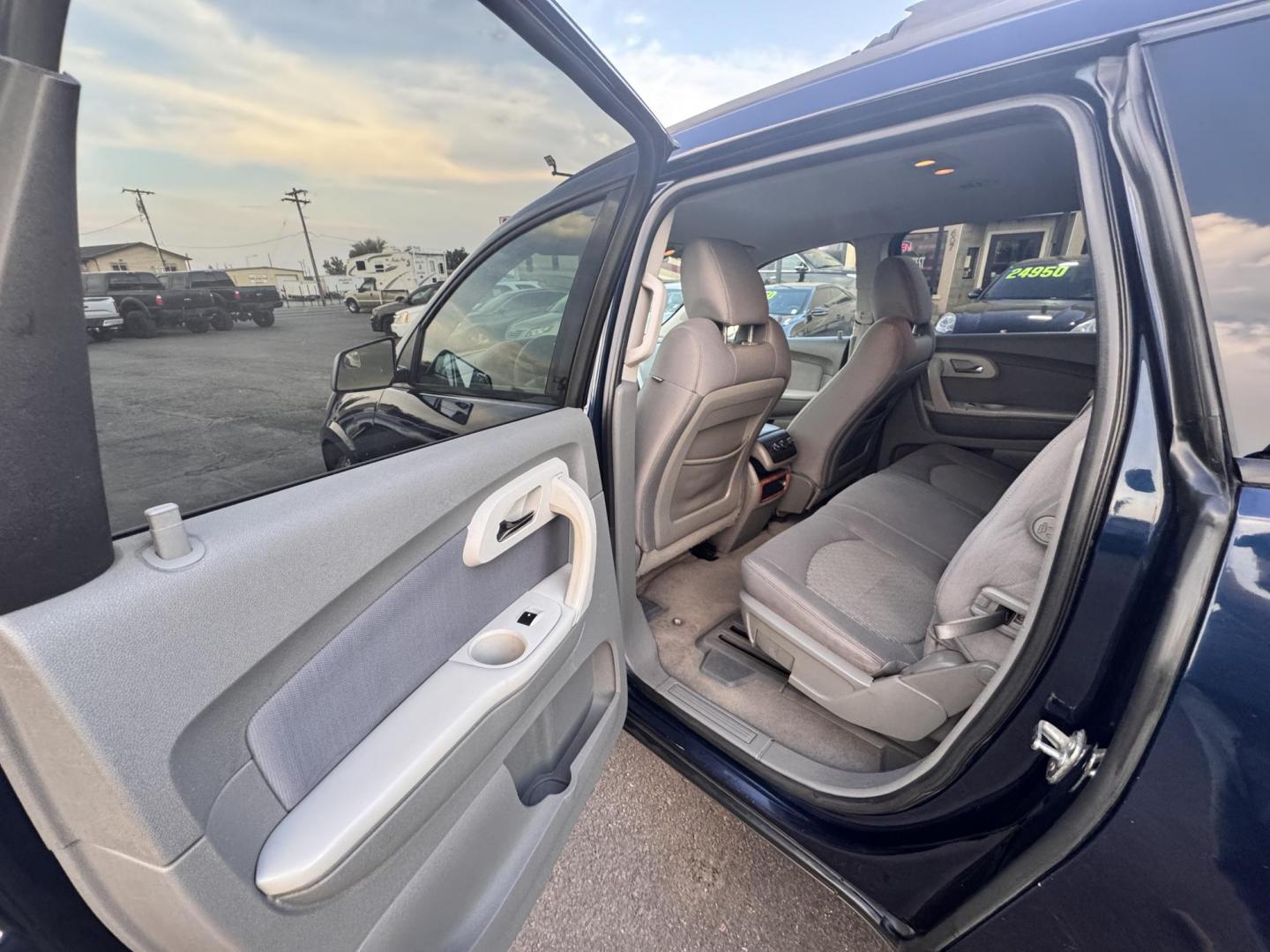 2010 Blue /No Color Chevrolet Traverse (1GNLVEED7AS) with an V6, 3.6 Liter engine, Automatic, 6-Spd w/Overdrive and Shift Control transmission, located at 607 W Columbia Drive, Kennewick, WA, 99336, (509) 987-1069, 46.216743, -119.126404 - Photo#14