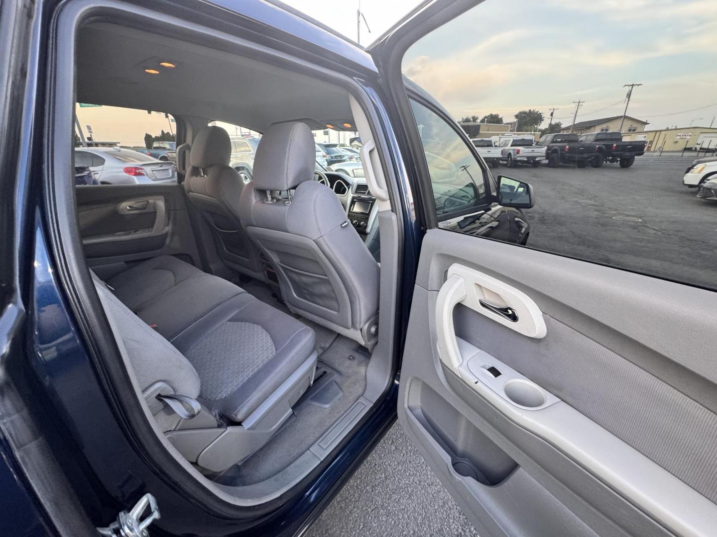 2010 Blue /No Color Chevrolet Traverse (1GNLVEED7AS) with an V6, 3.6 Liter engine, Automatic, 6-Spd w/Overdrive and Shift Control transmission, located at 607 W Columbia Drive, Kennewick, WA, 99336, (509) 987-1069, 46.216743, -119.126404 - Photo#18