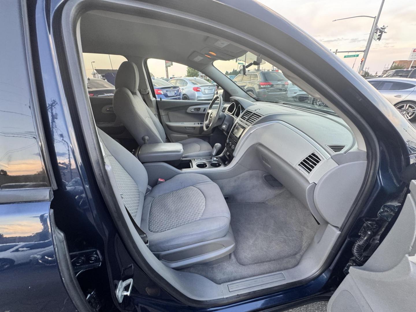 2010 Blue /No Color Chevrolet Traverse (1GNLVEED7AS) with an V6, 3.6 Liter engine, Automatic, 6-Spd w/Overdrive and Shift Control transmission, located at 607 W Columbia Drive, Kennewick, WA, 99336, (509) 987-1069, 46.216743, -119.126404 - Photo#19