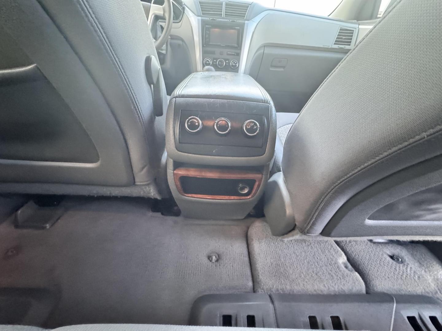 2010 Blue /No Color Chevrolet Traverse (1GNLVEED7AS) with an V6, 3.6 Liter engine, Automatic, 6-Spd w/Overdrive and Shift Control transmission, located at 607 W Columbia Drive, Kennewick, WA, 99336, (509) 987-1069, 46.216743, -119.126404 - Photo#16