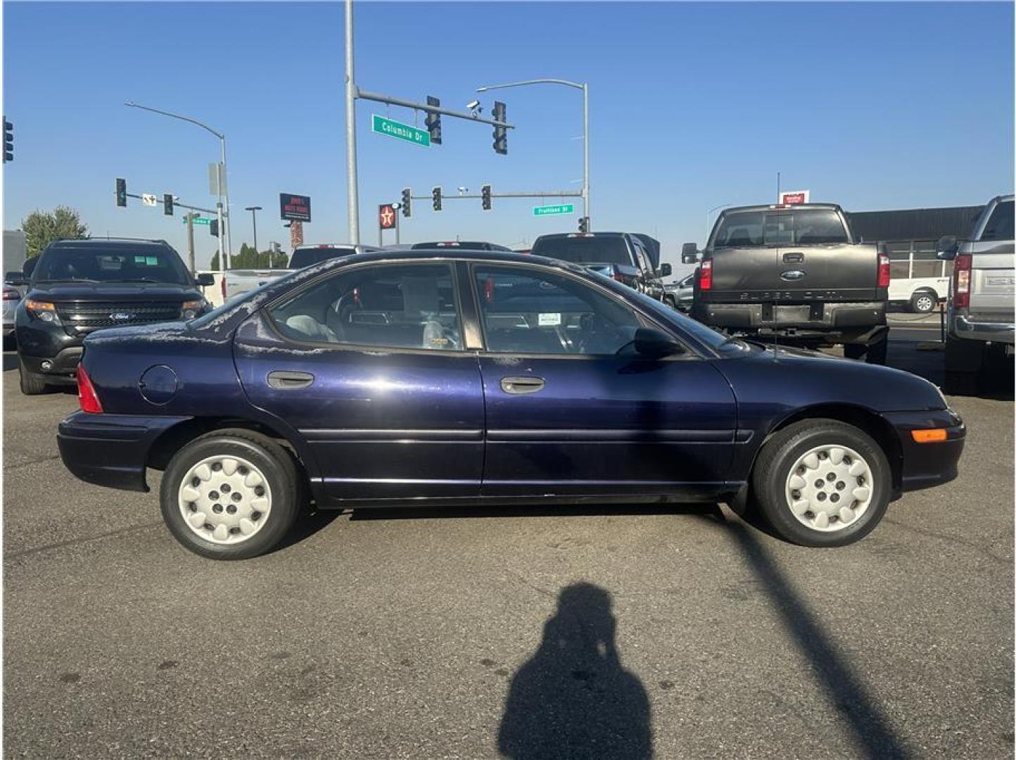 1999 Purple /No Color Dodge Neon (3B3ES47C6XT) with an 4-Cyl, 2.0 Liter engine, Manual, 5-Spd transmission, located at 607 W Columbia Drive, Kennewick, WA, 99336, (509) 987-1069, 46.216743, -119.126404 - Photo#3