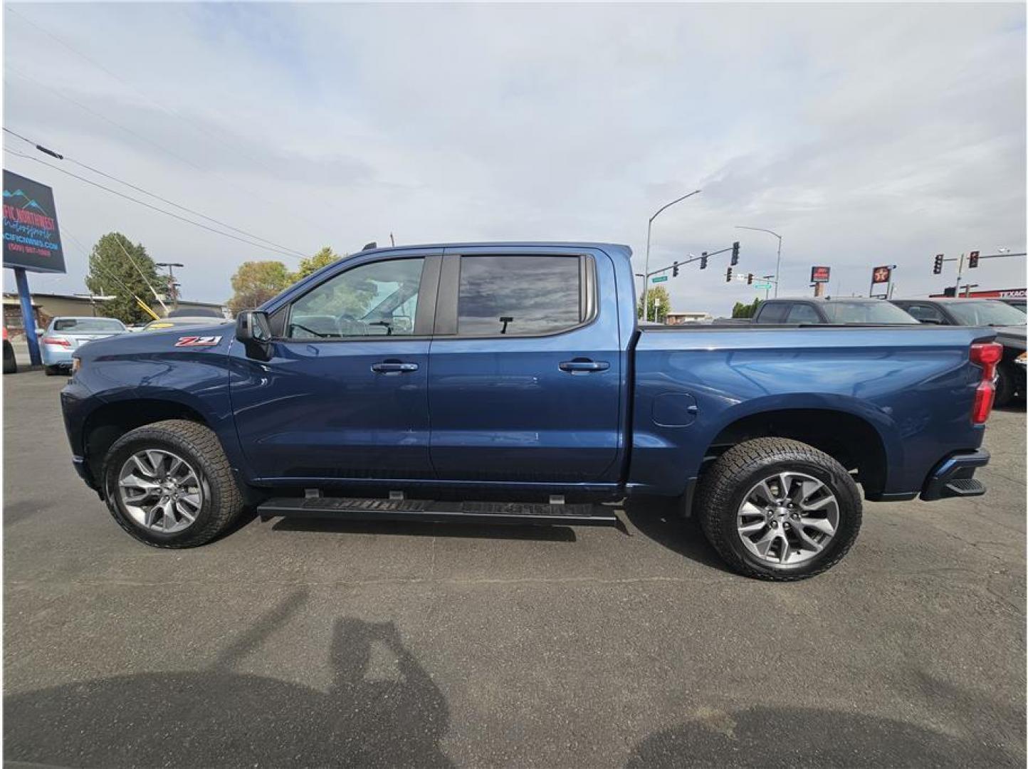 2019 Blue /No Color Chevrolet Silverado 1500 Crew Cab (1GCUYEEDXKZ) with an V8, EcoTec3, DFM, 5.3 Liter engine, Automatic, 8-Spd w/Overdrive transmission, located at 607 W Columbia Drive, Kennewick, WA, 99336, (509) 987-1069, 46.216743, -119.126404 - Photo#1