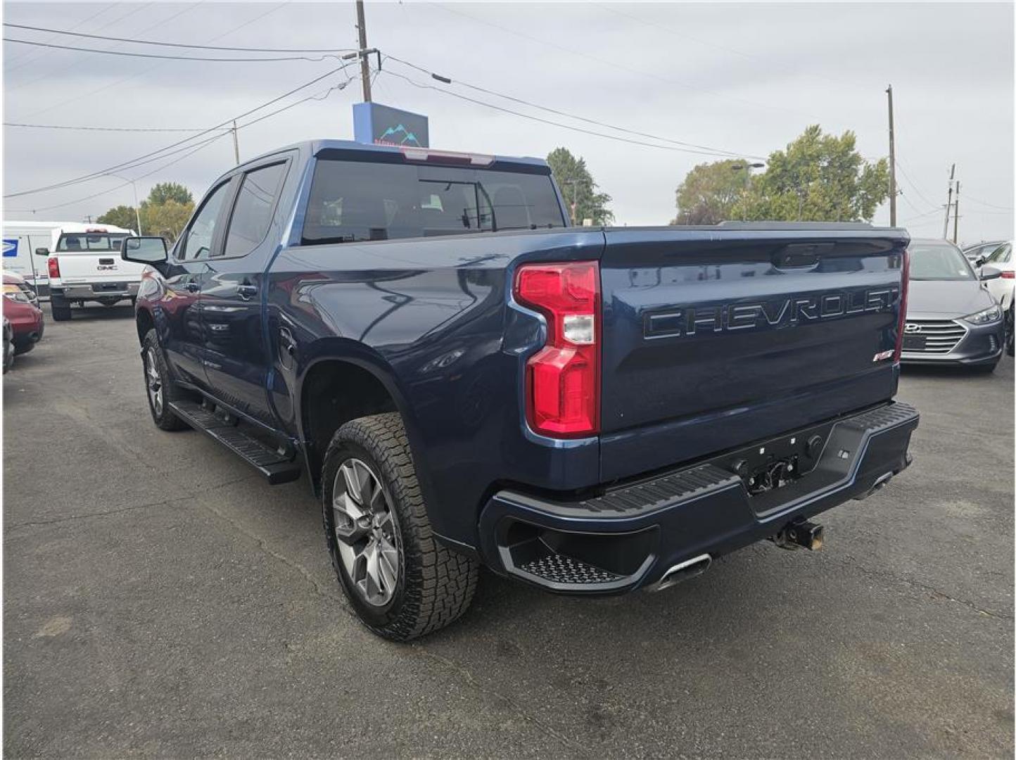 2019 Blue /No Color Chevrolet Silverado 1500 Crew Cab (1GCUYEEDXKZ) with an V8, EcoTec3, DFM, 5.3 Liter engine, Automatic, 8-Spd w/Overdrive transmission, located at 607 W Columbia Drive, Kennewick, WA, 99336, (509) 987-1069, 46.216743, -119.126404 - Photo#2
