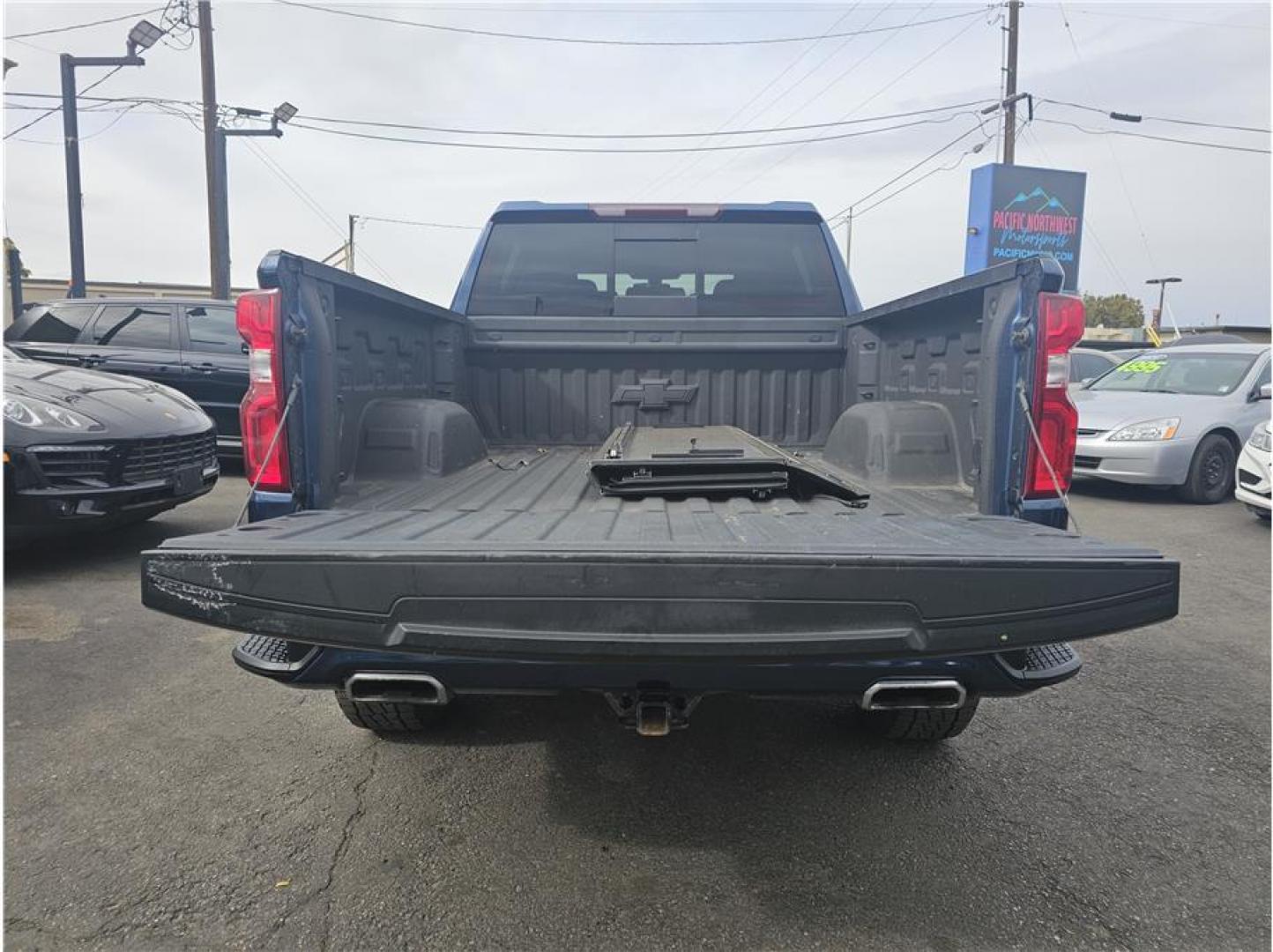 2019 Blue /No Color Chevrolet Silverado 1500 Crew Cab (1GCUYEEDXKZ) with an V8, EcoTec3, DFM, 5.3 Liter engine, Automatic, 8-Spd w/Overdrive transmission, located at 607 W Columbia Drive, Kennewick, WA, 99336, (509) 987-1069, 46.216743, -119.126404 - Photo#4