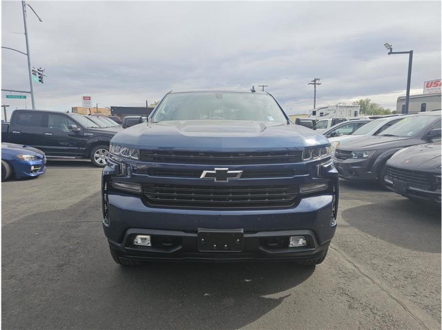 2019 Blue /No Color Chevrolet Silverado 1500 Crew Cab (1GCUYEEDXKZ) with an V8, EcoTec3, DFM, 5.3 Liter engine, Automatic, 8-Spd w/Overdrive transmission, located at 607 W Columbia Drive, Kennewick, WA, 99336, (509) 987-1069, 46.216743, -119.126404 - Photo#7