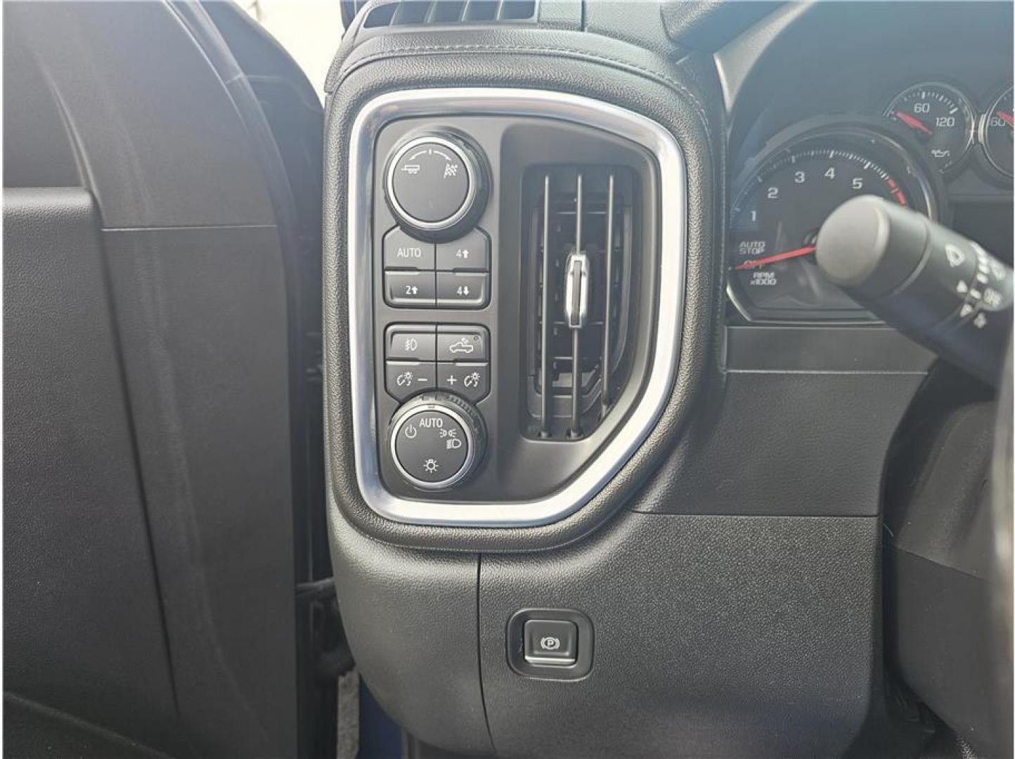 2019 Blue /No Color Chevrolet Silverado 1500 Crew Cab (1GCUYEEDXKZ) with an V8, EcoTec3, DFM, 5.3 Liter engine, Automatic, 8-Spd w/Overdrive transmission, located at 607 W Columbia Drive, Kennewick, WA, 99336, (509) 987-1069, 46.216743, -119.126404 - Photo#9