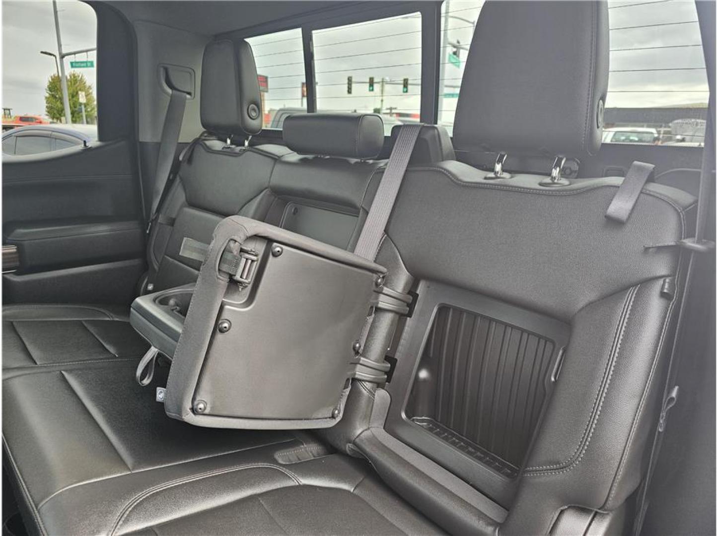2019 Blue /No Color Chevrolet Silverado 1500 Crew Cab (1GCUYEEDXKZ) with an V8, EcoTec3, DFM, 5.3 Liter engine, Automatic, 8-Spd w/Overdrive transmission, located at 607 W Columbia Drive, Kennewick, WA, 99336, (509) 987-1069, 46.216743, -119.126404 - Photo#17