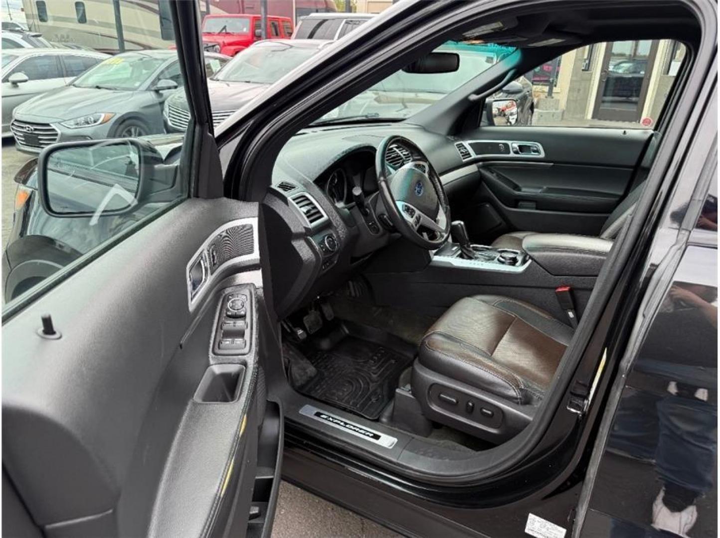 2014 Black /No Color Ford Explorer (1FM5K8GT5EG) with an V6, EcoBoost, Twin Turbo, 3.5 Liter engine, Auto, 6-Spd SelectShift transmission, located at 607 W Columbia Drive, Kennewick, WA, 99336, (509) 987-1069, 46.216743, -119.126404 - Photo#9