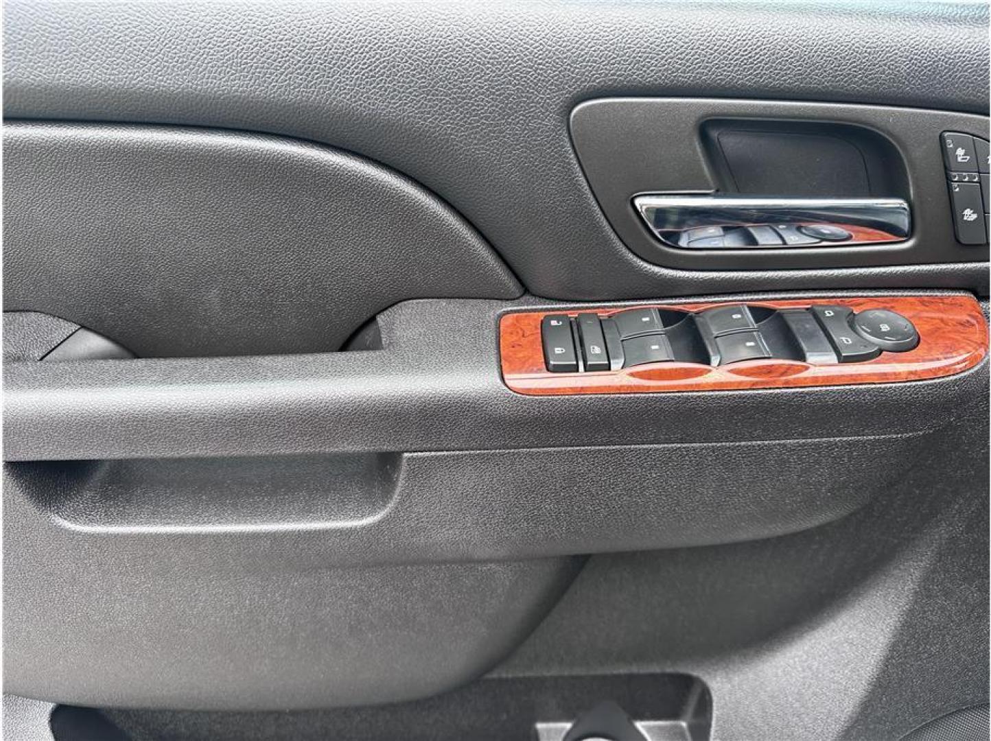 2013 White /No Color GMC Sierra 3500 HD Crew Cab (1GT424C86DF) with an V8, Turbo Diesel, 6.6 Liter engine, Auto, 6-Spd Allison w/OD transmission, located at 607 W Columbia Drive, Kennewick, WA, 99336, (509) 987-1069, 46.216743, -119.126404 - Photo#10