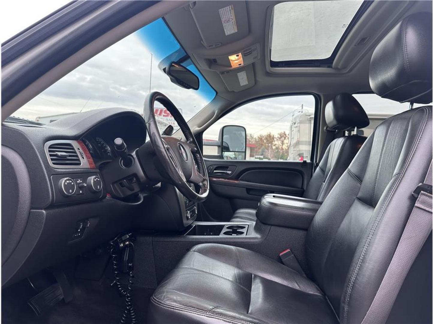 2013 White /No Color GMC Sierra 3500 HD Crew Cab (1GT424C86DF) with an V8, Turbo Diesel, 6.6 Liter engine, Auto, 6-Spd Allison w/OD transmission, located at 607 W Columbia Drive, Kennewick, WA, 99336, (509) 987-1069, 46.216743, -119.126404 - Photo#11