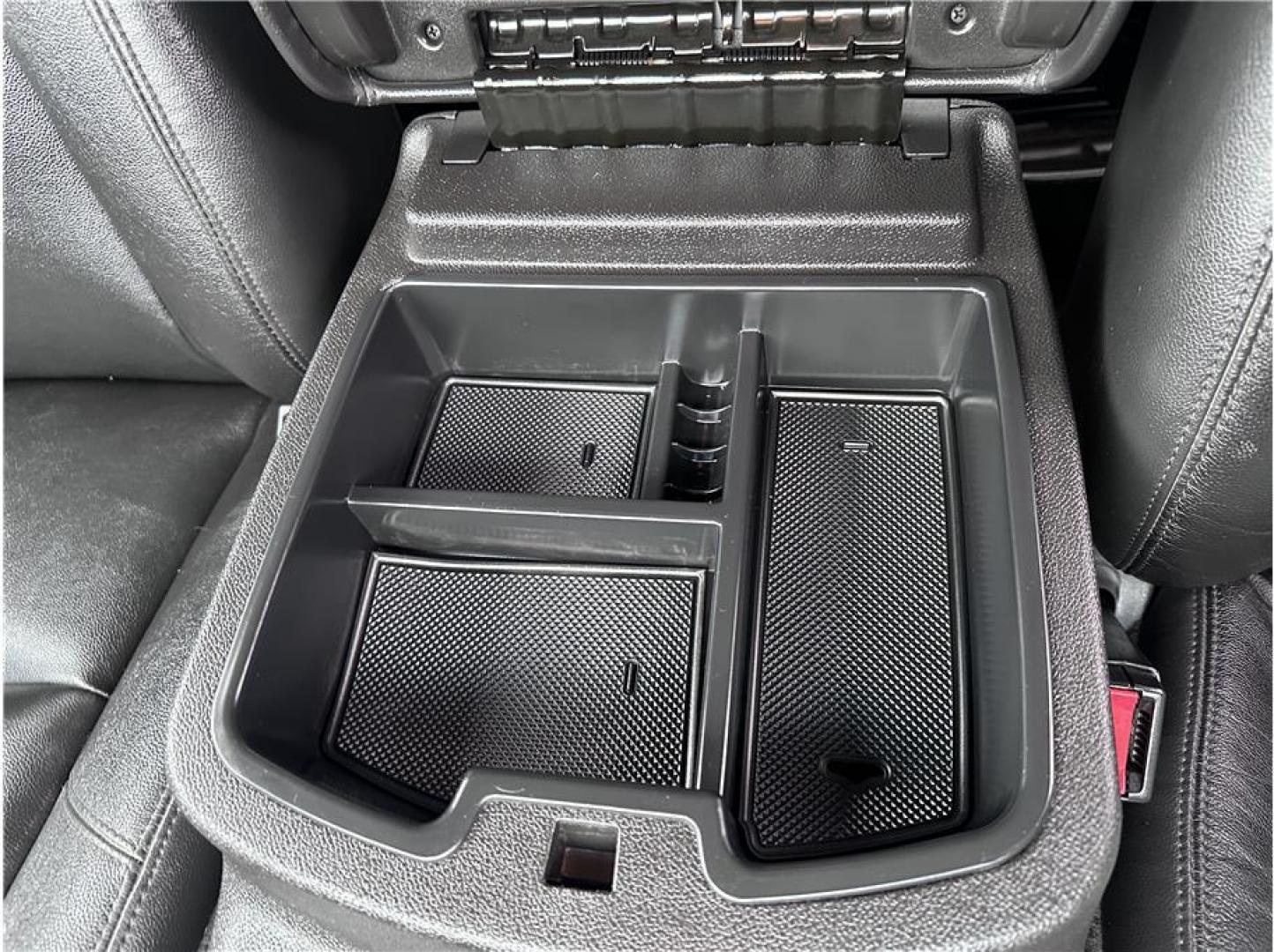 2013 White /No Color GMC Sierra 3500 HD Crew Cab (1GT424C86DF) with an V8, Turbo Diesel, 6.6 Liter engine, Auto, 6-Spd Allison w/OD transmission, located at 607 W Columbia Drive, Kennewick, WA, 99336, (509) 987-1069, 46.216743, -119.126404 - Photo#15