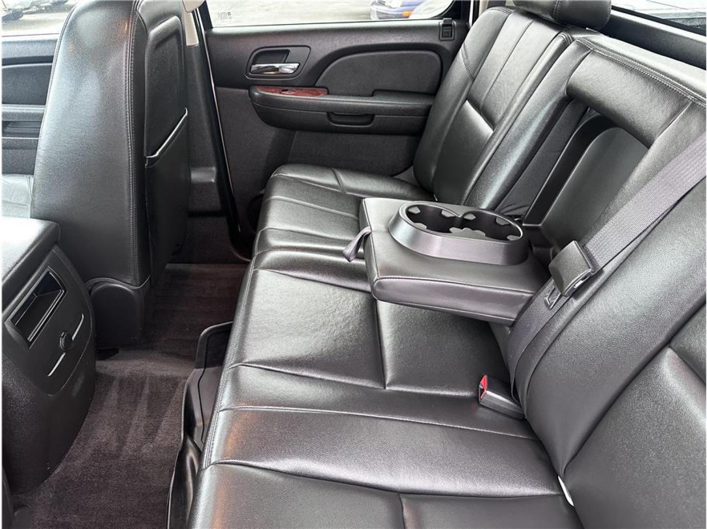 2013 White /No Color GMC Sierra 3500 HD Crew Cab (1GT424C86DF) with an V8, Turbo Diesel, 6.6 Liter engine, Auto, 6-Spd Allison w/OD transmission, located at 607 W Columbia Drive, Kennewick, WA, 99336, (509) 987-1069, 46.216743, -119.126404 - Photo#18