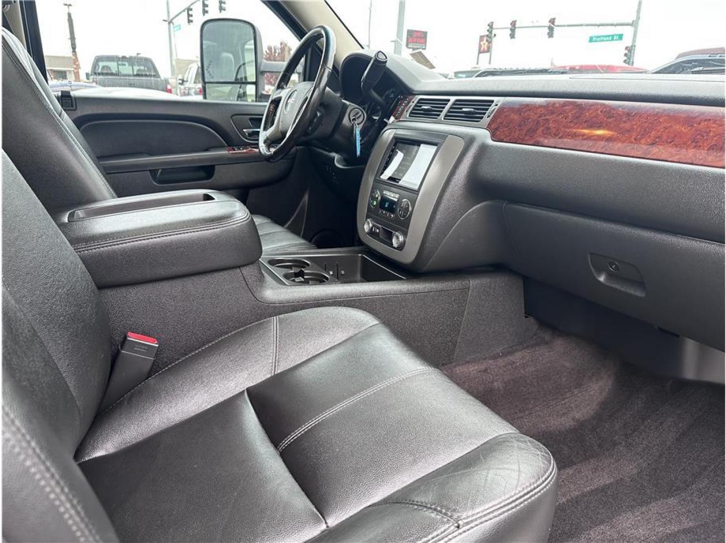 2013 White /No Color GMC Sierra 3500 HD Crew Cab (1GT424C86DF) with an V8, Turbo Diesel, 6.6 Liter engine, Auto, 6-Spd Allison w/OD transmission, located at 607 W Columbia Drive, Kennewick, WA, 99336, (509) 987-1069, 46.216743, -119.126404 - Photo#19