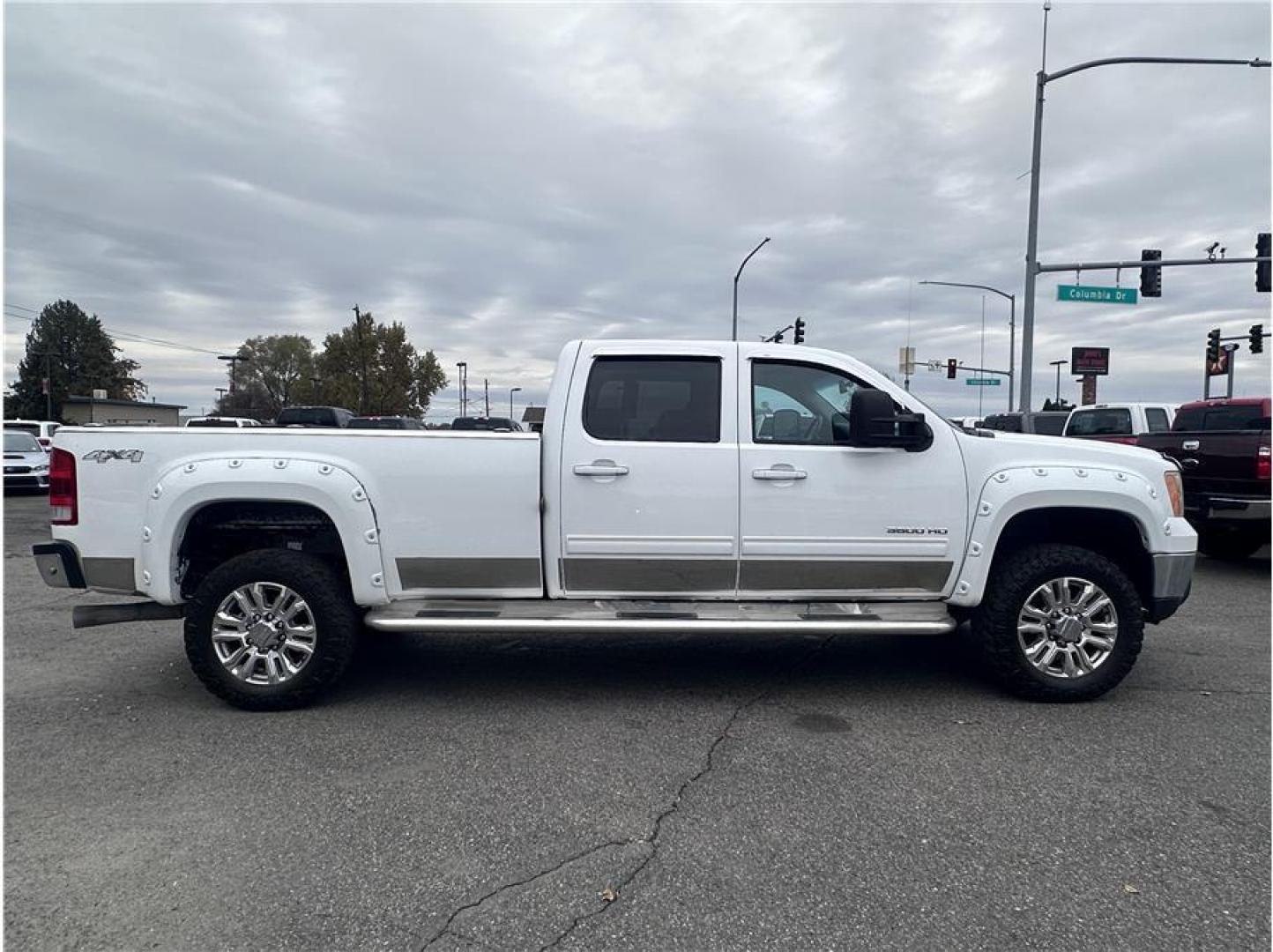2013 White /No Color GMC Sierra 3500 HD Crew Cab (1GT424C86DF) with an V8, Turbo Diesel, 6.6 Liter engine, Auto, 6-Spd Allison w/OD transmission, located at 607 W Columbia Drive, Kennewick, WA, 99336, (509) 987-1069, 46.216743, -119.126404 - Photo#6